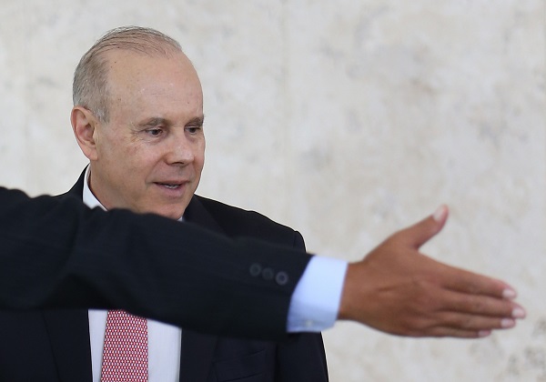 Ex-ministro, Guido Mantega firma acordo para evitar ser preso