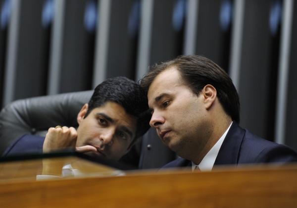 DEM deve se chamar 'Centro', diz colunista