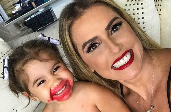 'Não tenho o dinheiro da Sandy', diz Deborah Secco