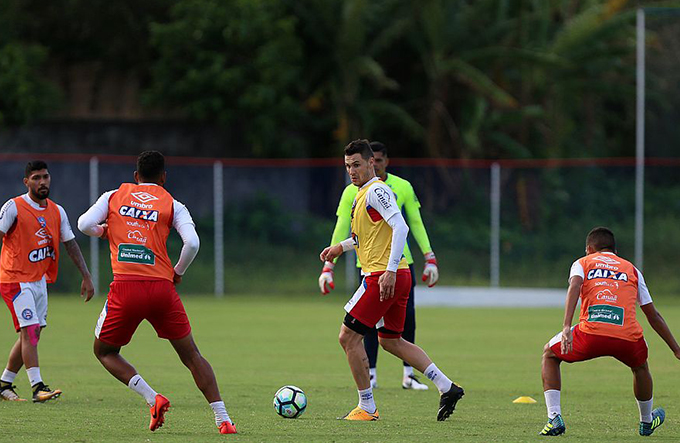 Tiago treina normalmente e pode reforçar Bahia contra o Cruzeiro