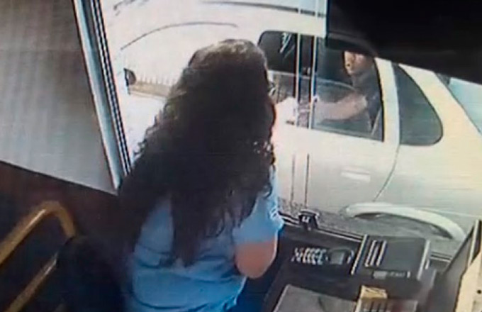 Pedágio da Via Parafuso é assaltado; veja o vídeo