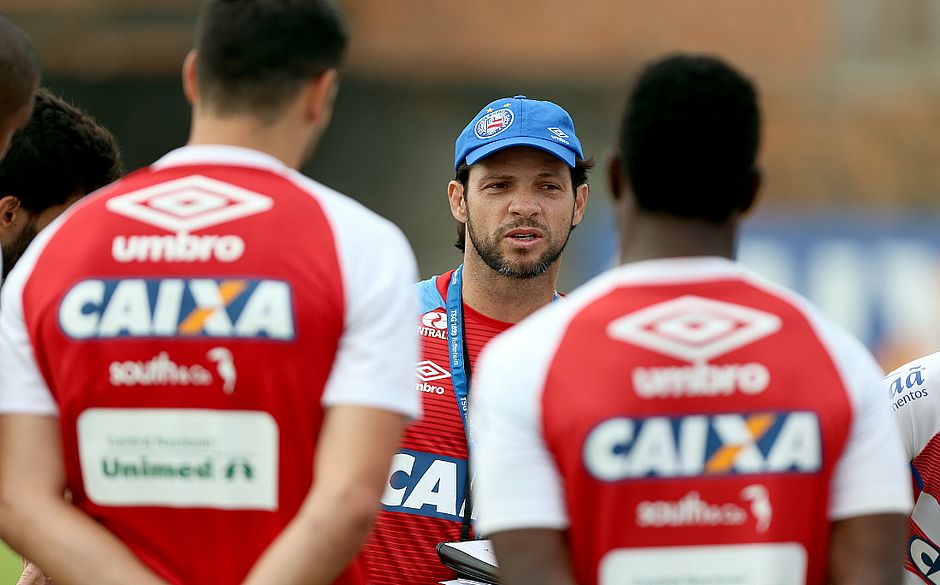Dos últimos dez gols sofridos pelo Bahia, cinco foram de cabeça