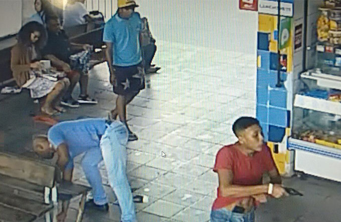  Dupla realiza arrastão em rodoviária de Dias d'Ávila 