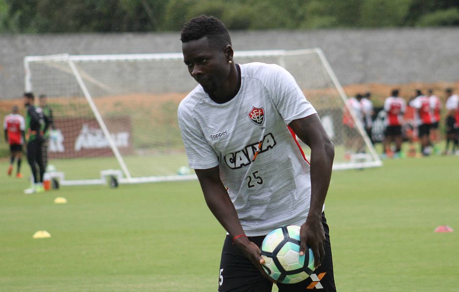Kanu leva puxão de orelha e cancela Instagram após 'falar demais'