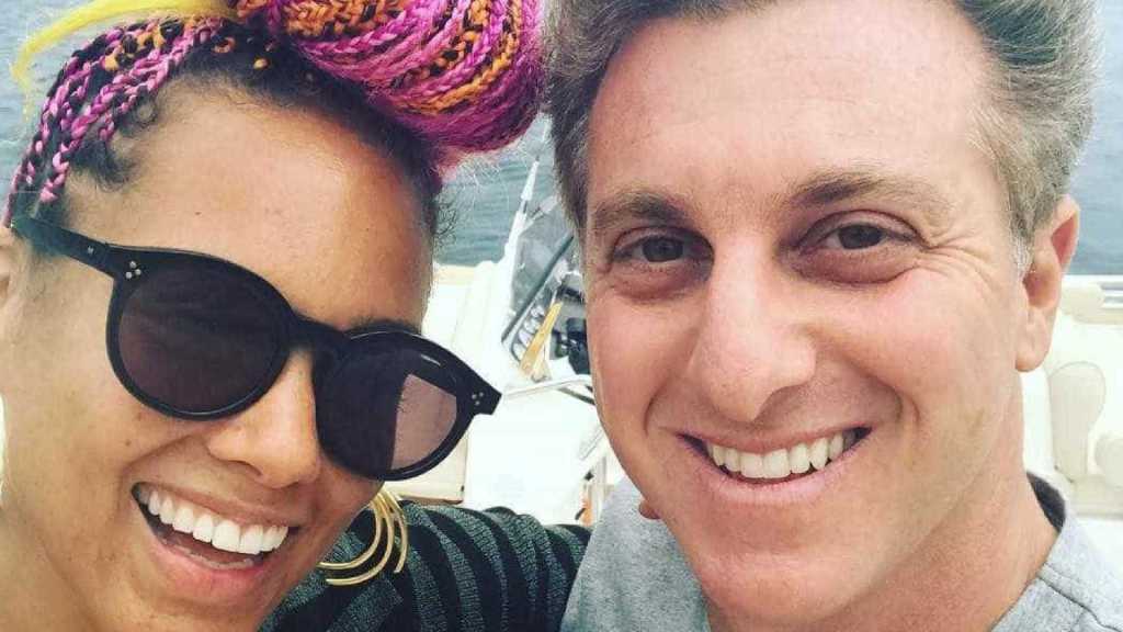 Huck recebe Alicia Keys em seu iate em Angra dos Reis