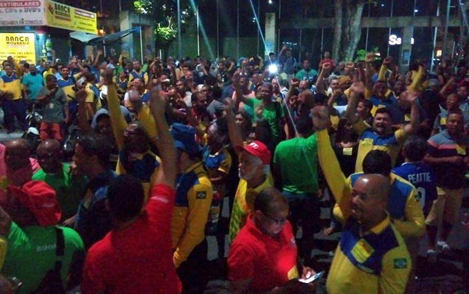 Funcionários dos Correios entram em greve por tempo indeterminado