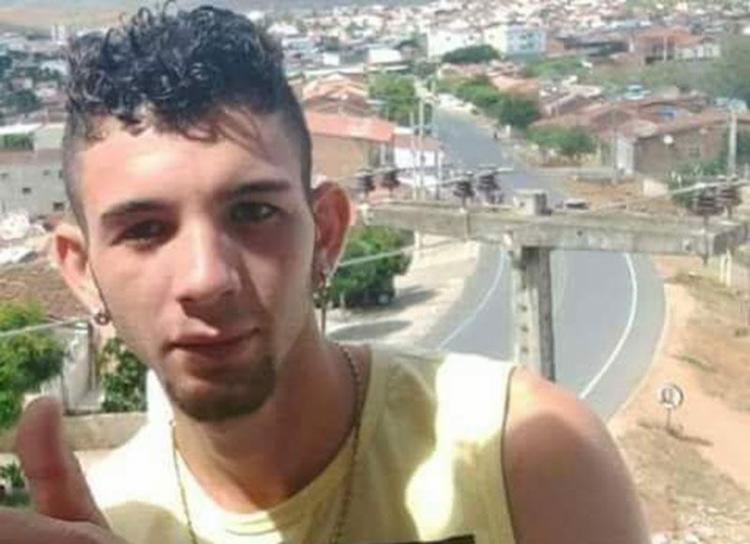 Aluno é morto após ser sequestrado na porta de escola