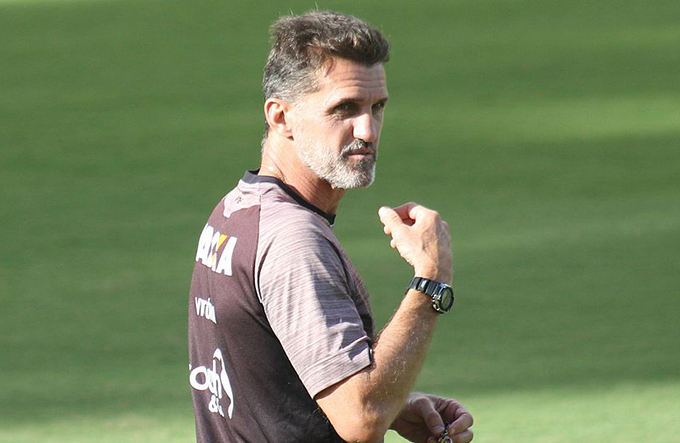Com desfalques para domingo, Mancini vai ‘suar’ pra montar o time
