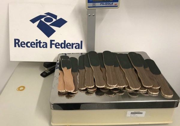 Homem é preso no aeroporto com 3kg de cocaína em lixas