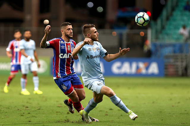 Nos acréscimos, Bahia vence o Grêmio na Fonte Nova 