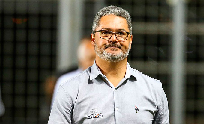 Técnico do Atlético-MG é demitido após derrota para o Vitória