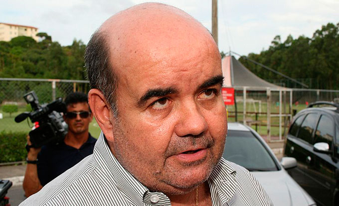 Ex-presidente do Vitória sofre infarto