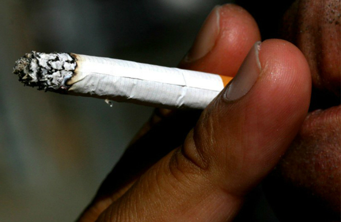 Quase metade dos fumantes brasileiros quer largar o cigarro