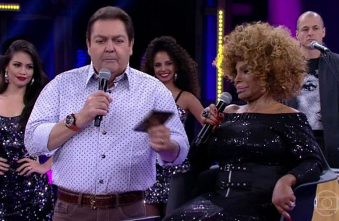 Frase de Faustão para Elza Soares gera revolta nas redes sociais