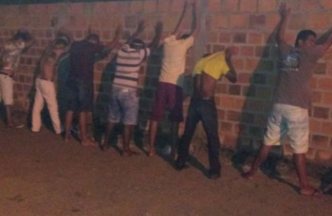 PM acaba com “festa do pó” e prende 34 pessoas