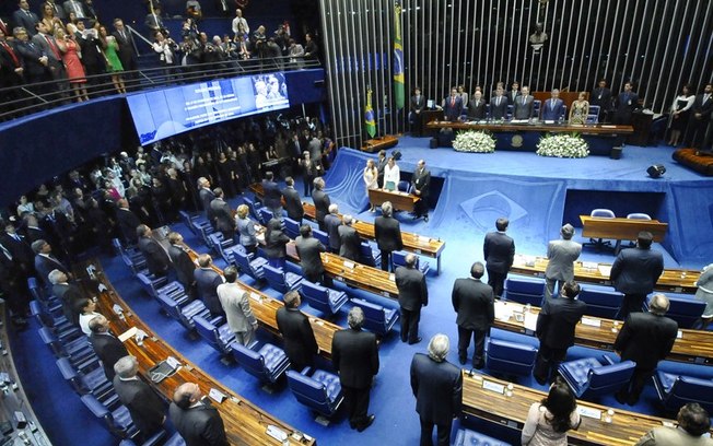 Senado aprova fim das coligações e cria cláusula de barreira