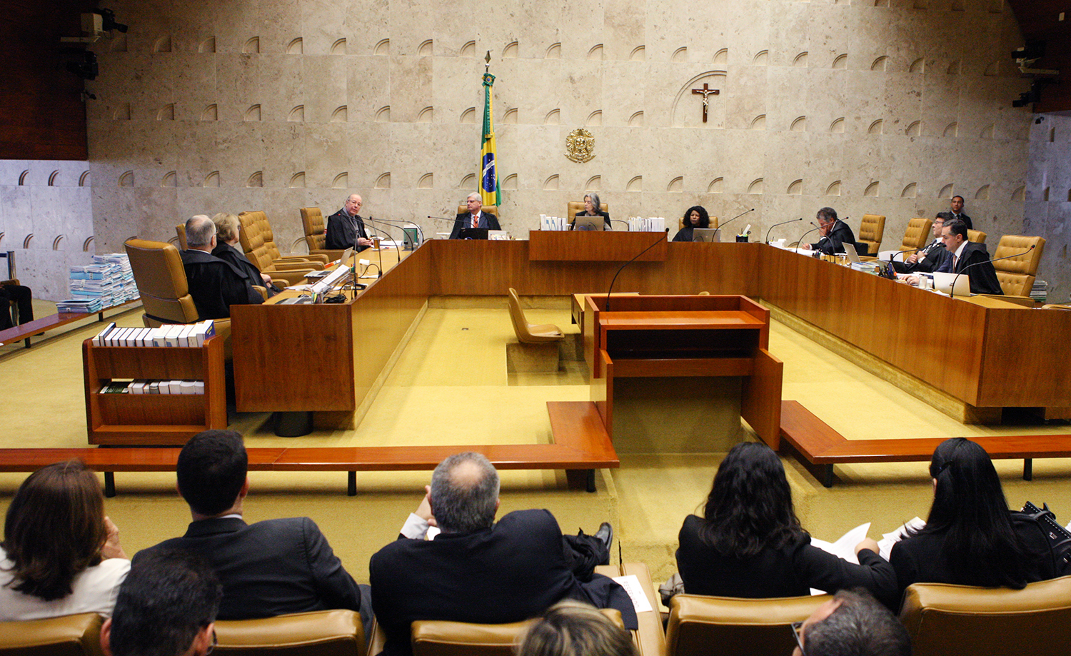 Ficha Limpa atinge condenados antes de 2010, decide STF