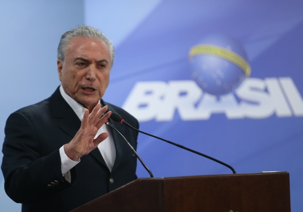 Temer veta ‘censura’ à internet e aprova ‘fundão’ para campanhas 