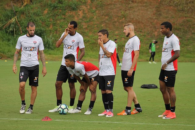 De olho no Santos, Mancini realiza atividade para aprimorar marcação