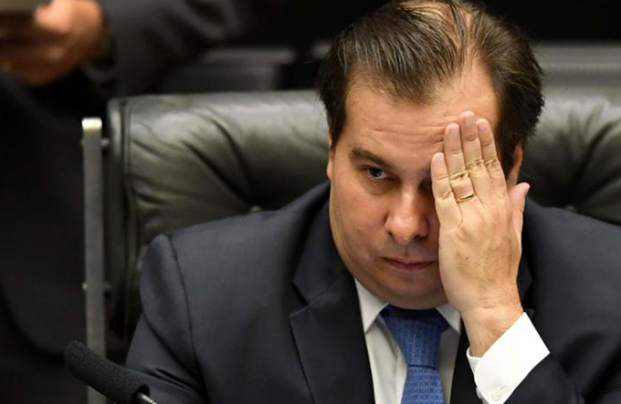 Rodrigo Maia chama advogado de Michel Temer de 'incompetente'