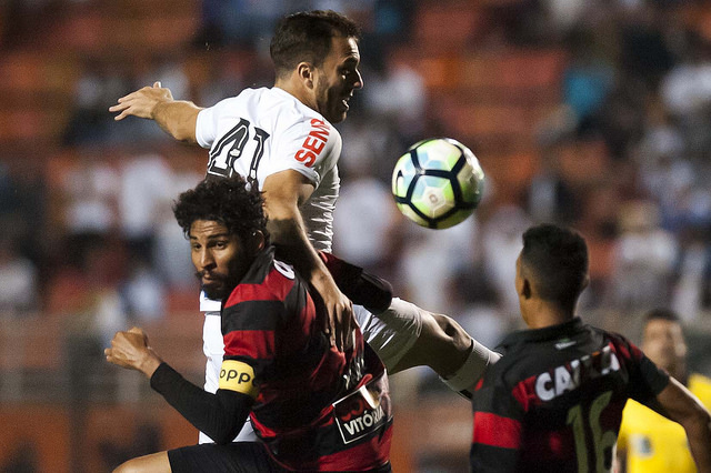 Vitória joga bem e empata com o Santos fora de casa