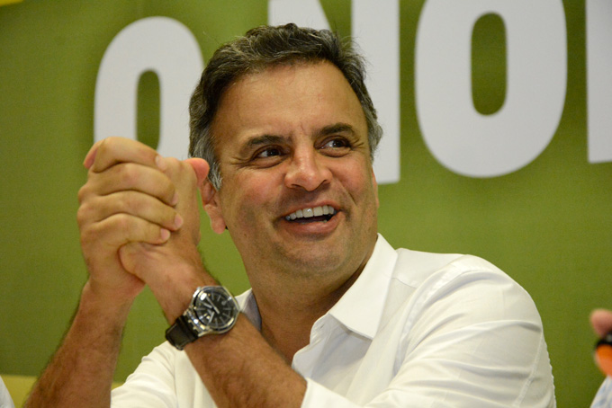 Senadores derrubam decisão do STF e Aécio retoma mandato