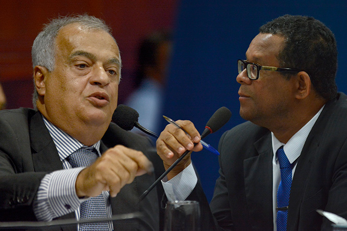 Dr. Zé Carlos desafia Milton a entregar mandato após discussão 