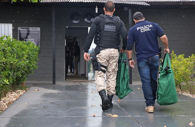 Pai e filho são presos em operação que investiga fraude de R$ 73 milhões