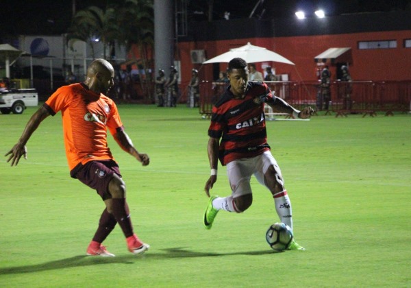 Vitória perde para o Atlético-PR e tabu negativo continua em casa