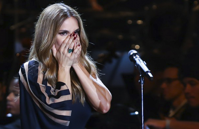 Ivete Sangalo se emociona ao visitar antigo apartamento