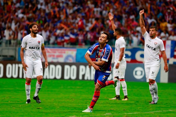 Bahia bate o Vitória na Arena e respira na competição
