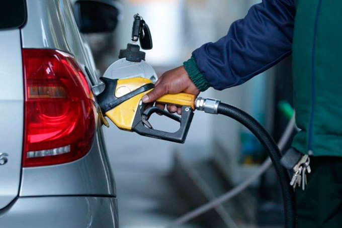 Petrobras anuncia queda no preço da gasolina e alta no diesel