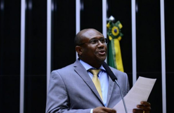 Irmão Lázaro é o deputado federal com mais falta na Assembléia