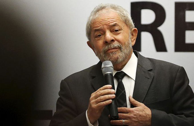 Lula manda '31 folhas de recibos de aluguel' a Moro