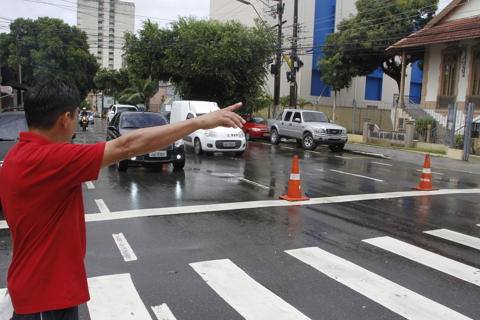 Pedestres e ciclistas poderão ser multados a partir de 2018