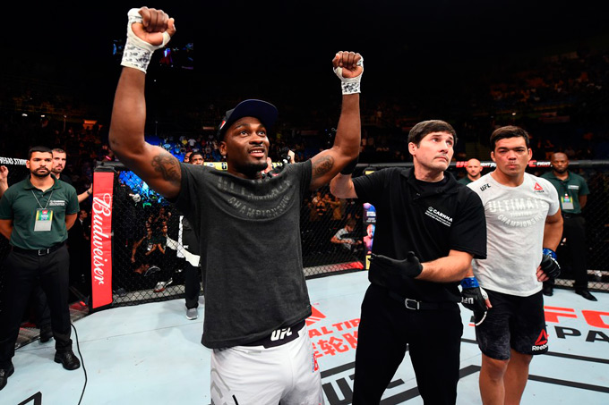Lyoto Machida sofre nocaute avassalador em retorno ao UFC 