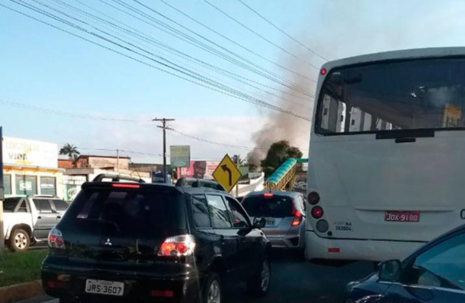 Protesto na BA-099 chega ao fim com a chegada da polícia