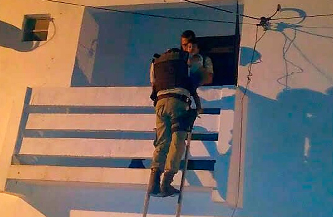 Bebê é deixado sozinho em casa é resgatado pela PM