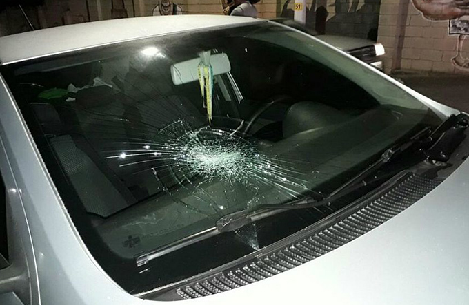 Torcedores do Vitória depredam carros no Barradão