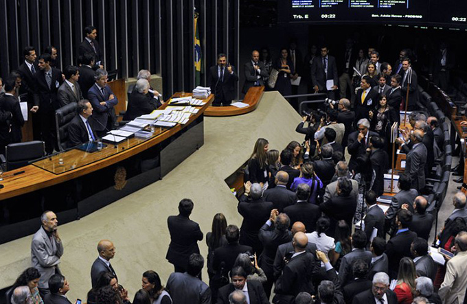 Congresso tenta votar projetos antes do feriado
