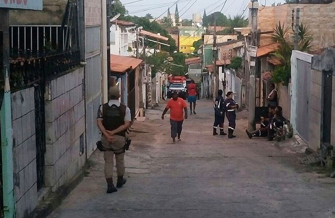 Após 8h, homem que tentou se matar com arma da esposa se entrega