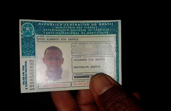 Policial é baleado ao dirigir, capota e morre em São Cristóvão