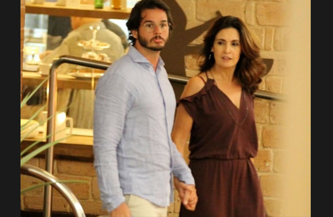 Fátima Bernardes é flagrada em clima de romance com novo affair