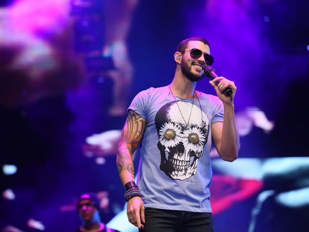 Gusttavo Lima deixa palco após tiroteio em show; veja vídeo 