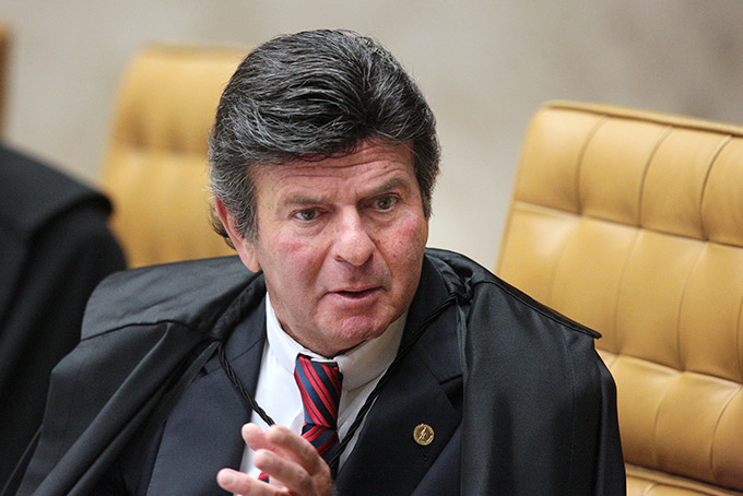 'Não tem sentido candidato com denúncia concorrer', diz ministro 