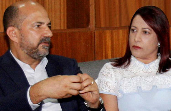 Casal de prefeitos investigado por fraudes se apresenta à PF 