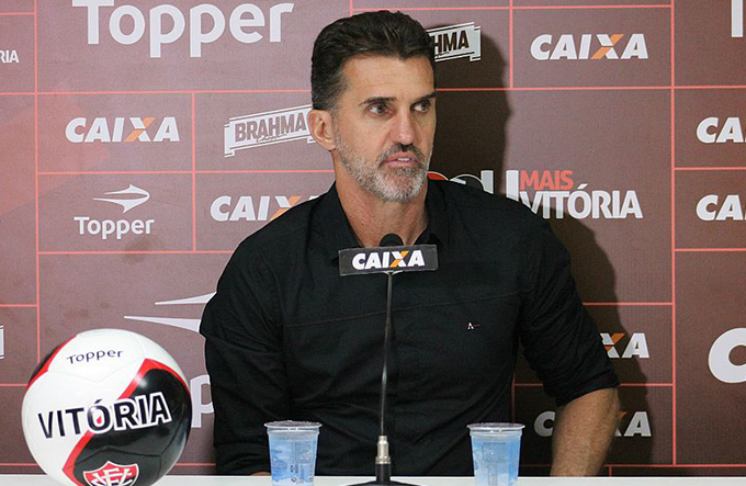 'Esse é o Vitória que desejamos ver no Barradão', elogia Mancini