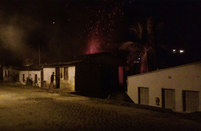 Mulher é queimada após casa pegar fogo na Bahia
