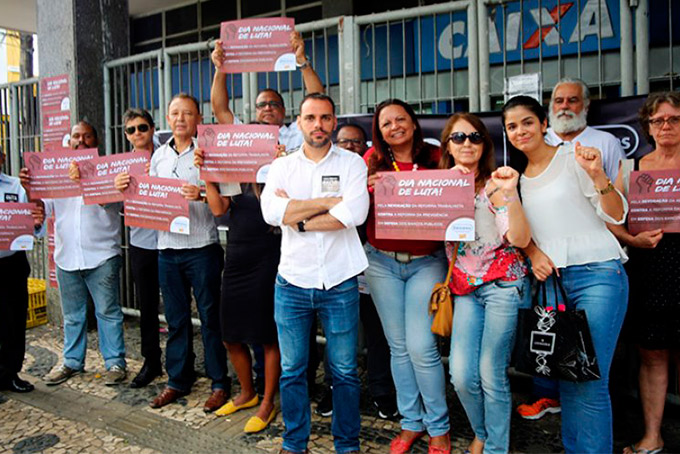 Bancários da Bahia param contra a reforma trabalhista