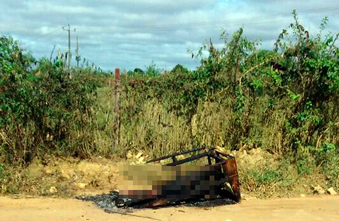 Corpo carbonizado é encontrado dentro de sofá 